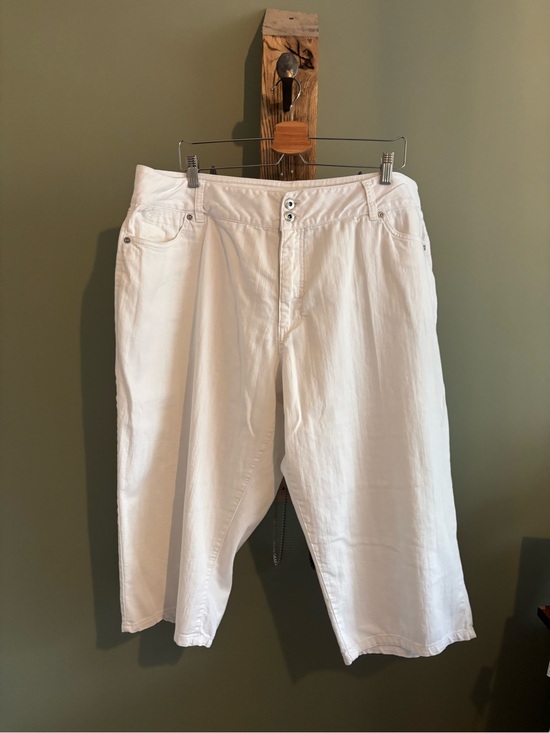 Pants - 13.) Traditions / White Wide-Leg Denim Capris